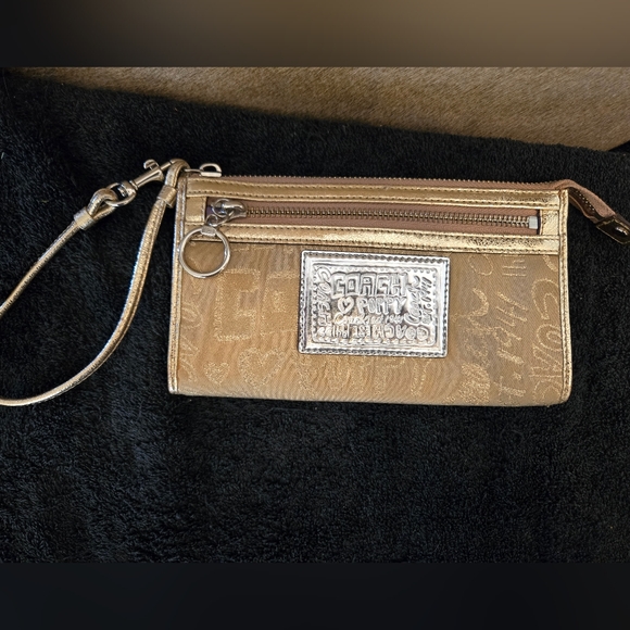 Coach poppy gold Wristlet wallet great condition 2 zippers lots of pockets - Picture 1 of 5